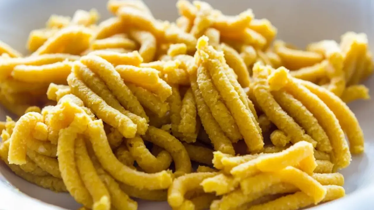 Passatelli asciutti, un classico delle ricette romagnole, pronti per essere conditi.
