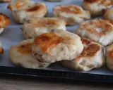 Polpette di pollo dorate e gustose, pronte per essere gustate.