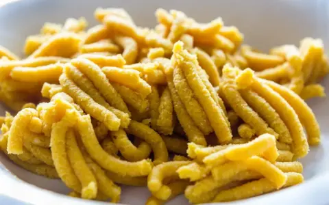 Passatelli asciutti, un classico delle ricette romagnole, pronti per essere conditi.