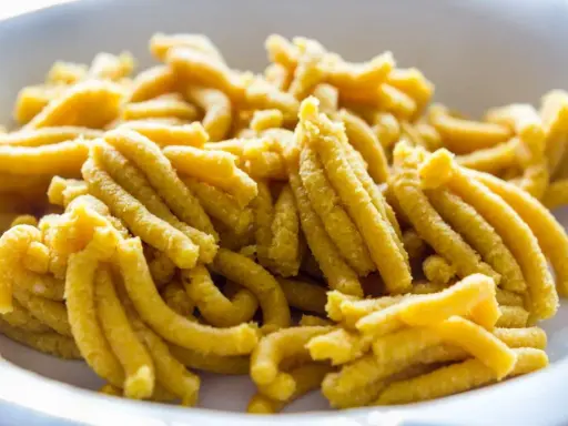 Passatelli asciutti, un classico delle ricette romagnole, pronti per essere conditi.